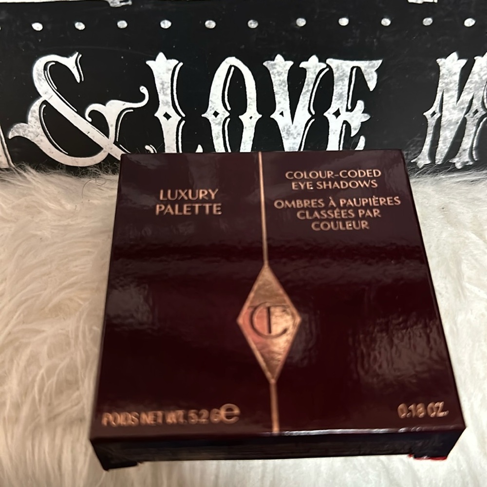 Charlotte Tilbury, the vintage vamp eye palette.  Great combination of colors